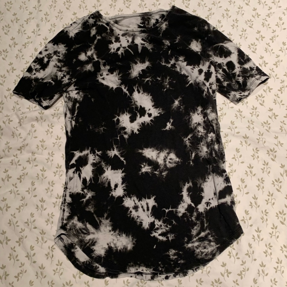 Black tie die shirt